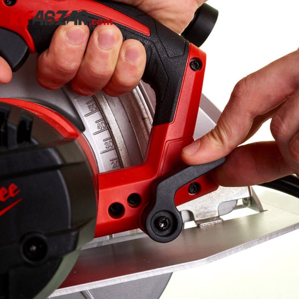 مکانیزم تنظیم عمق در اره گردبر 2200 وات میلواکی مدل CS 85 SB