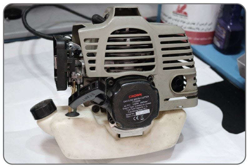 نحوه‌ شروع به کار کردن با علف زن بنزینی یا اره زنجیری 1